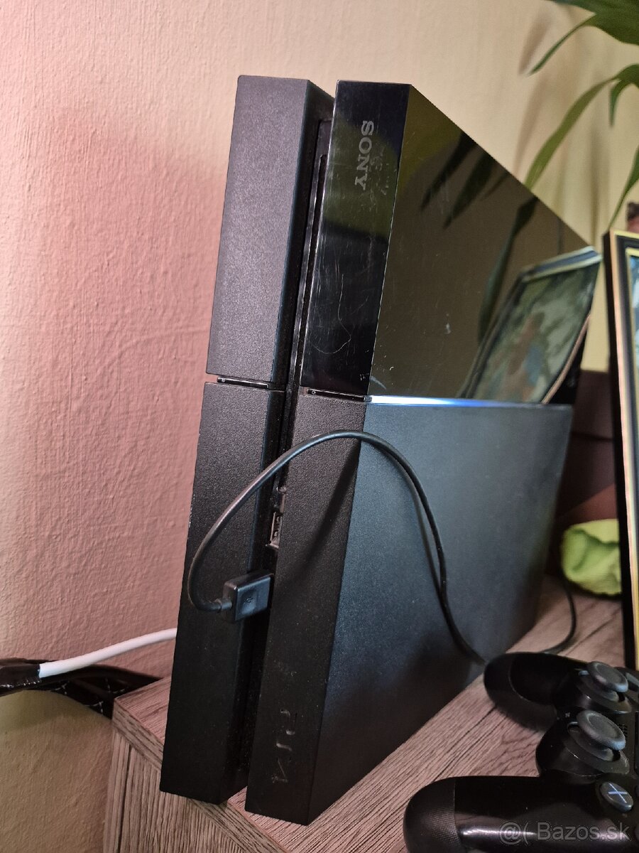 Ps4 500gb + 1ovladac + 3hry