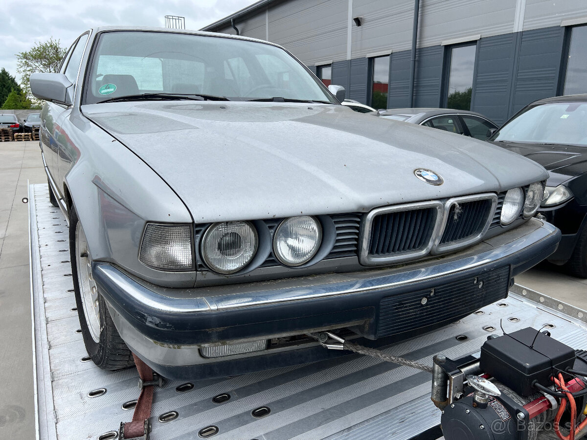 Predám BMW E32 750i V12 - na renováciu alebo náhradné diely