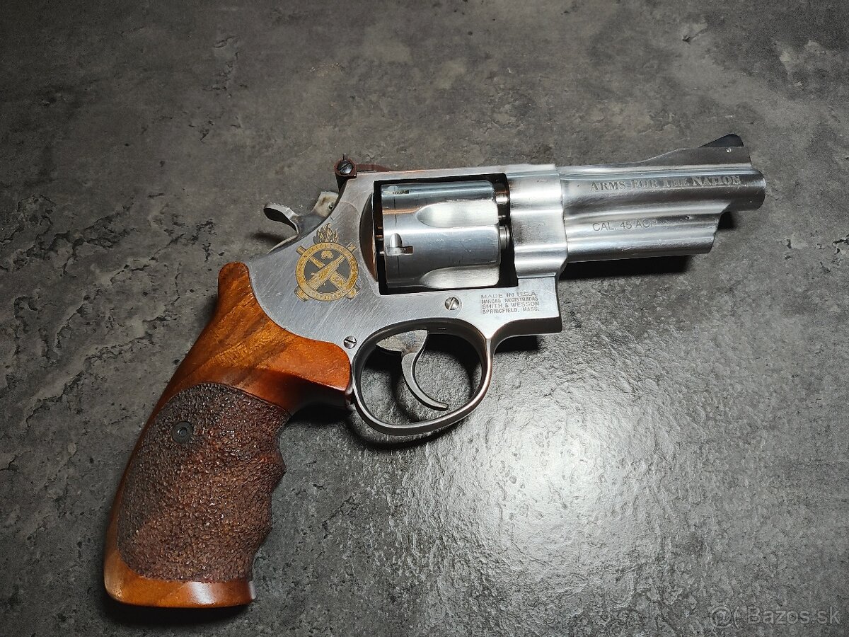 Revolver Smith and Wesson, Model 625-4. - rezervované