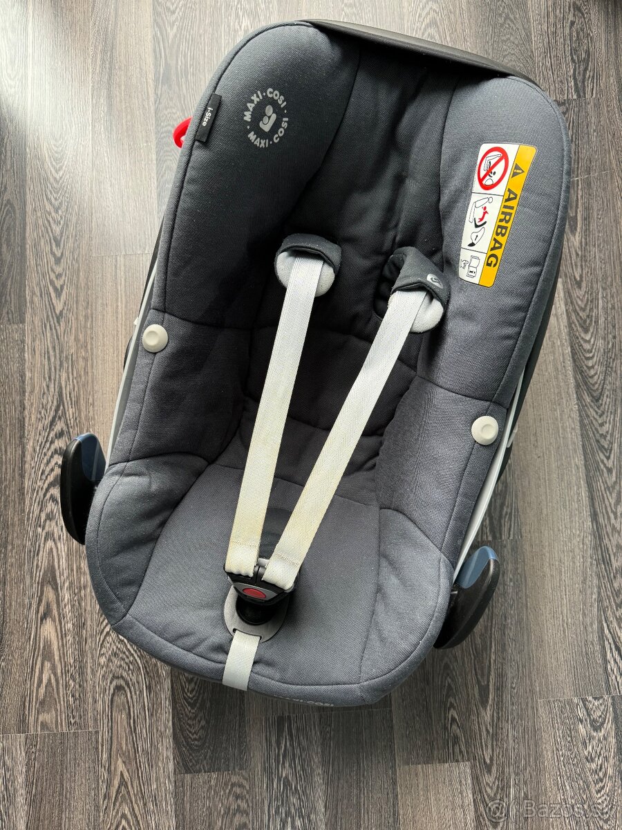 Maxi Cosi Pebble Pro i-Size + Isofix základňa Family Fix2