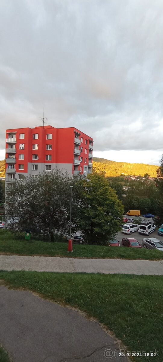 REZERVOVANY....4-izbový, unikátny, Podnájom na Žarci