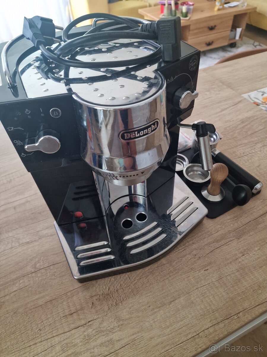 Predám kavovar delonghi EC820.B