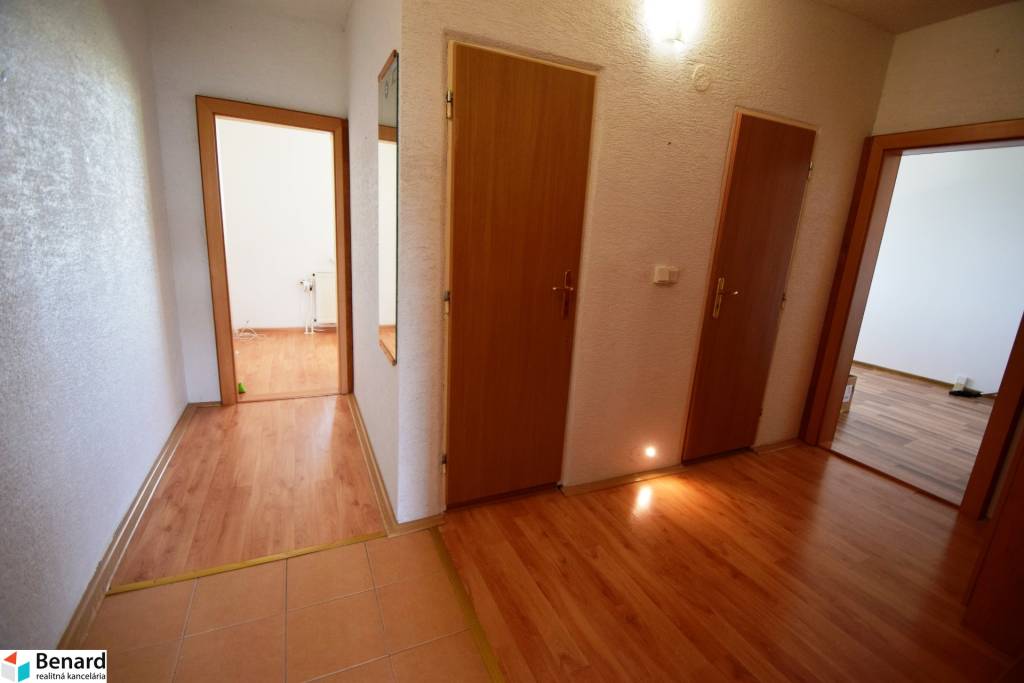 NA PREDAJ 2 IZBOVÝ BYT, SÍDL. ZÁPAD, 5.P., 56m2;