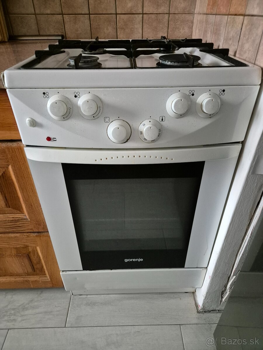 Elektrická rúra Gorenje s plynovou doskou