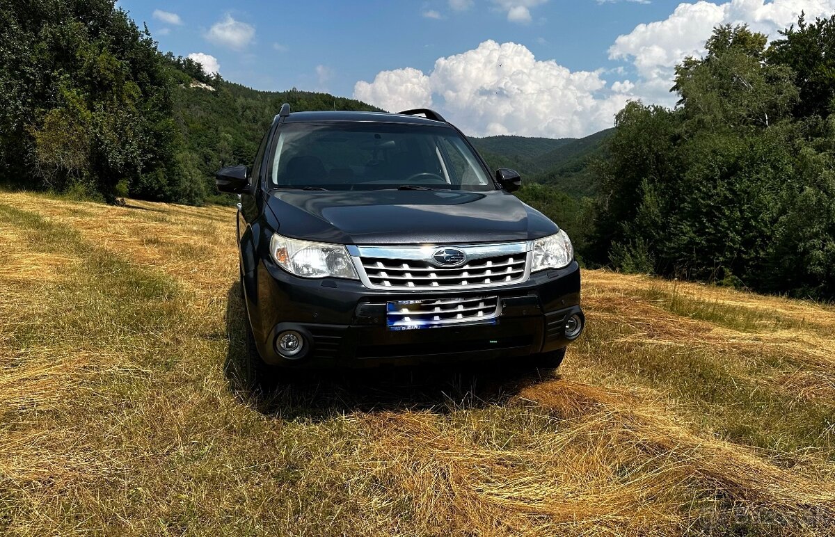 Subaru Forester 2011, benzin