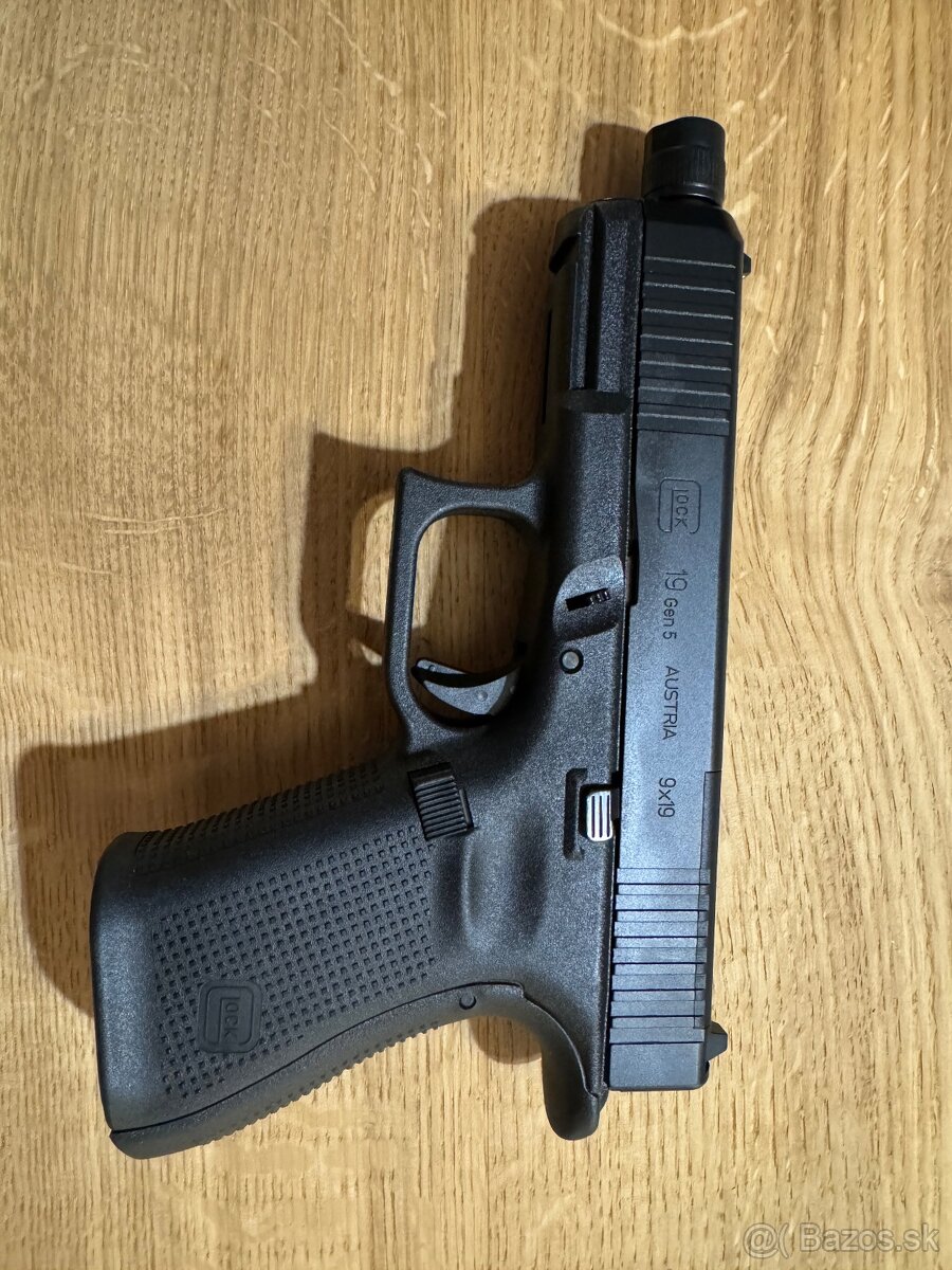 Glock 19