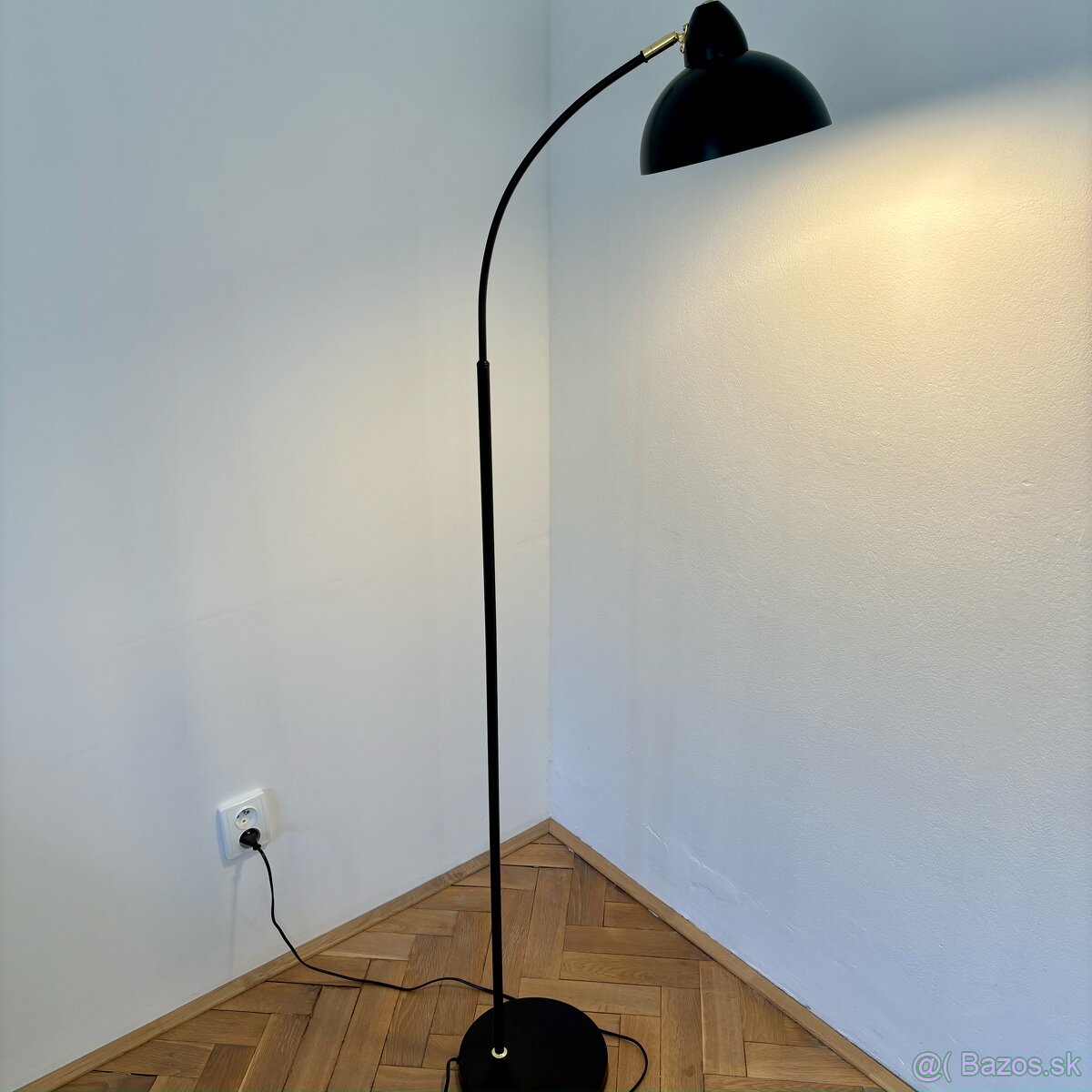 Stojacia lampa HUGO V154 cm (čierna) značky JYSK