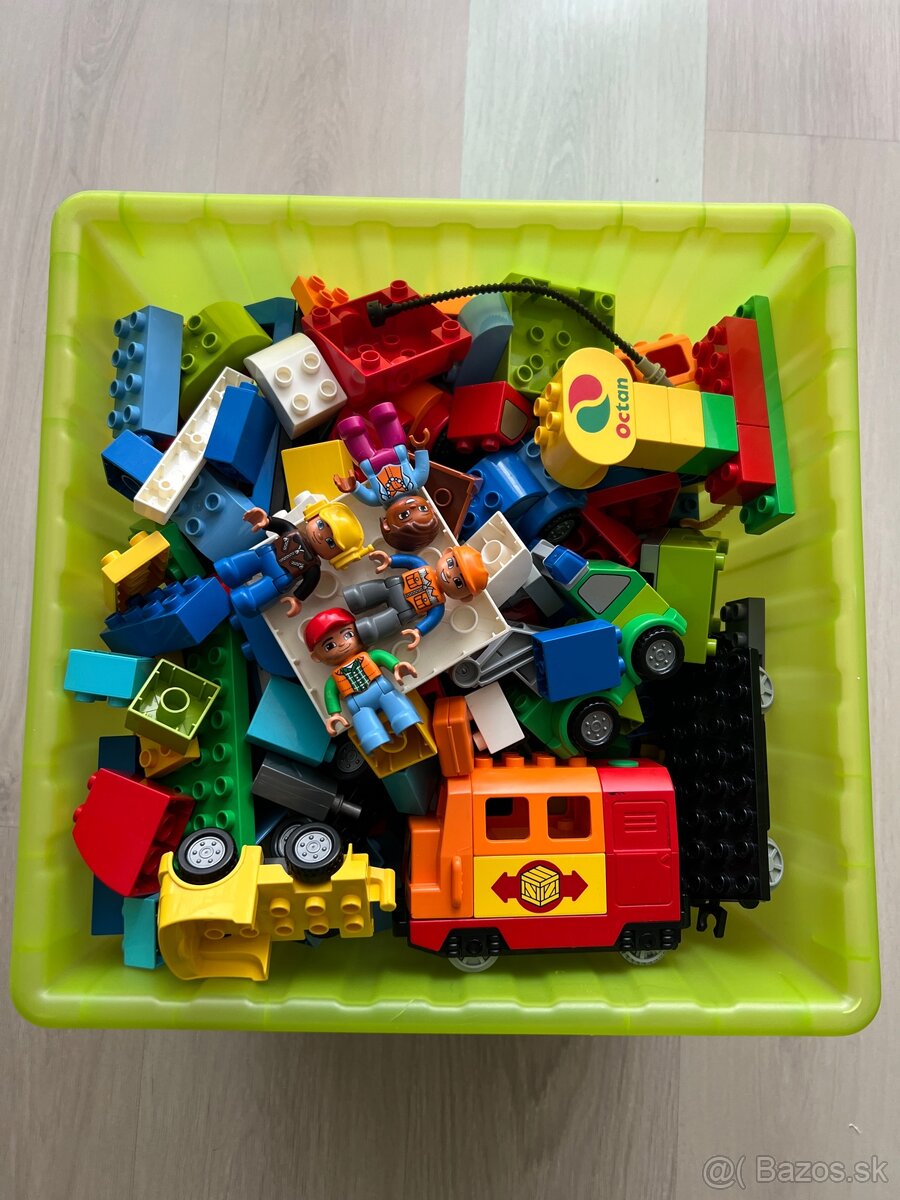 Veľká krabica kociek Lego Duplo z troch sád. Spolu 220 ks.