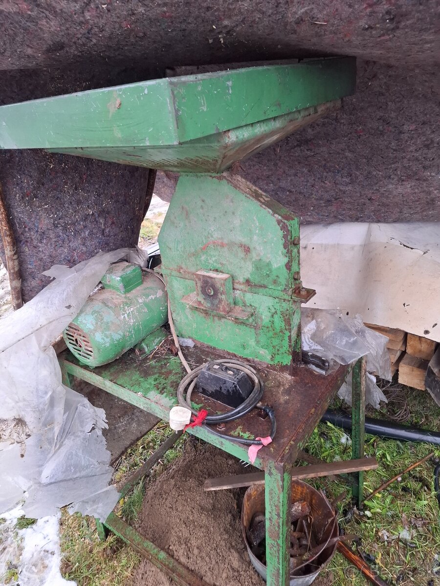 Srotovnik na obilie 230V