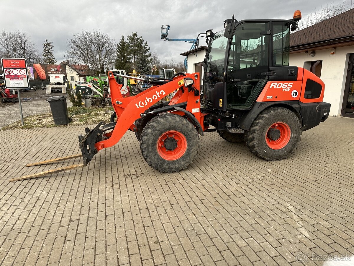 Kolový nakladač Kubota R065 HW