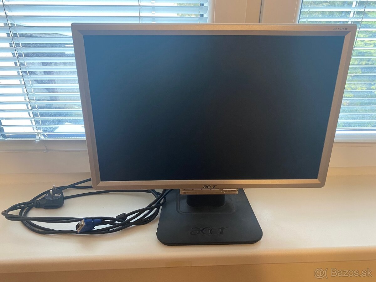 LCD monitor Asus 19 palcovy