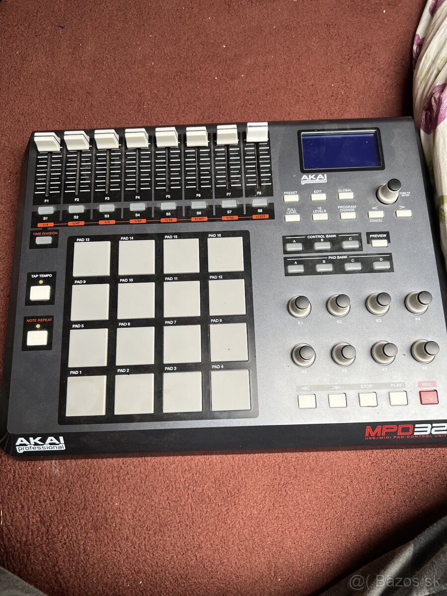 Akai Mpd32