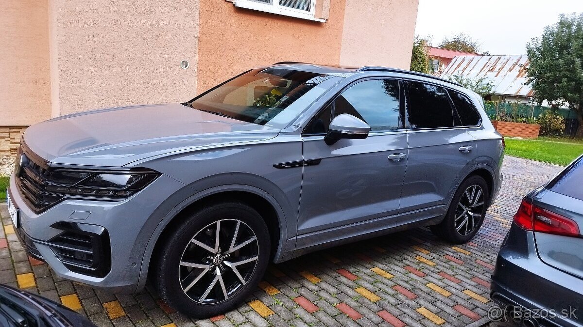 Volkswagen Touareg ,R line,3,0 TDI ,210kw.full výbava,