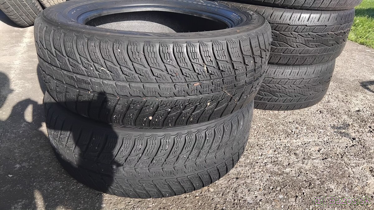 2ks zimné pne.Nokian suv3/225/60r17(40e za 2ks