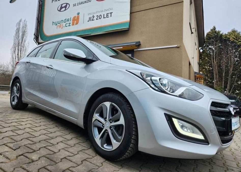 Hyundai i30 1.6-spotř.5l/100km-TOP STAV