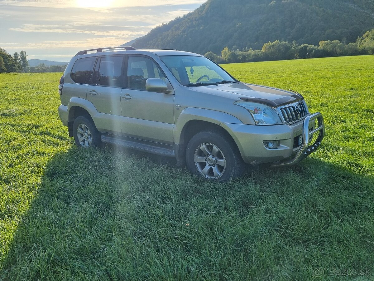 TOYOTA LANDCRUISER 3.0D 4X4 + UZÁVIERK