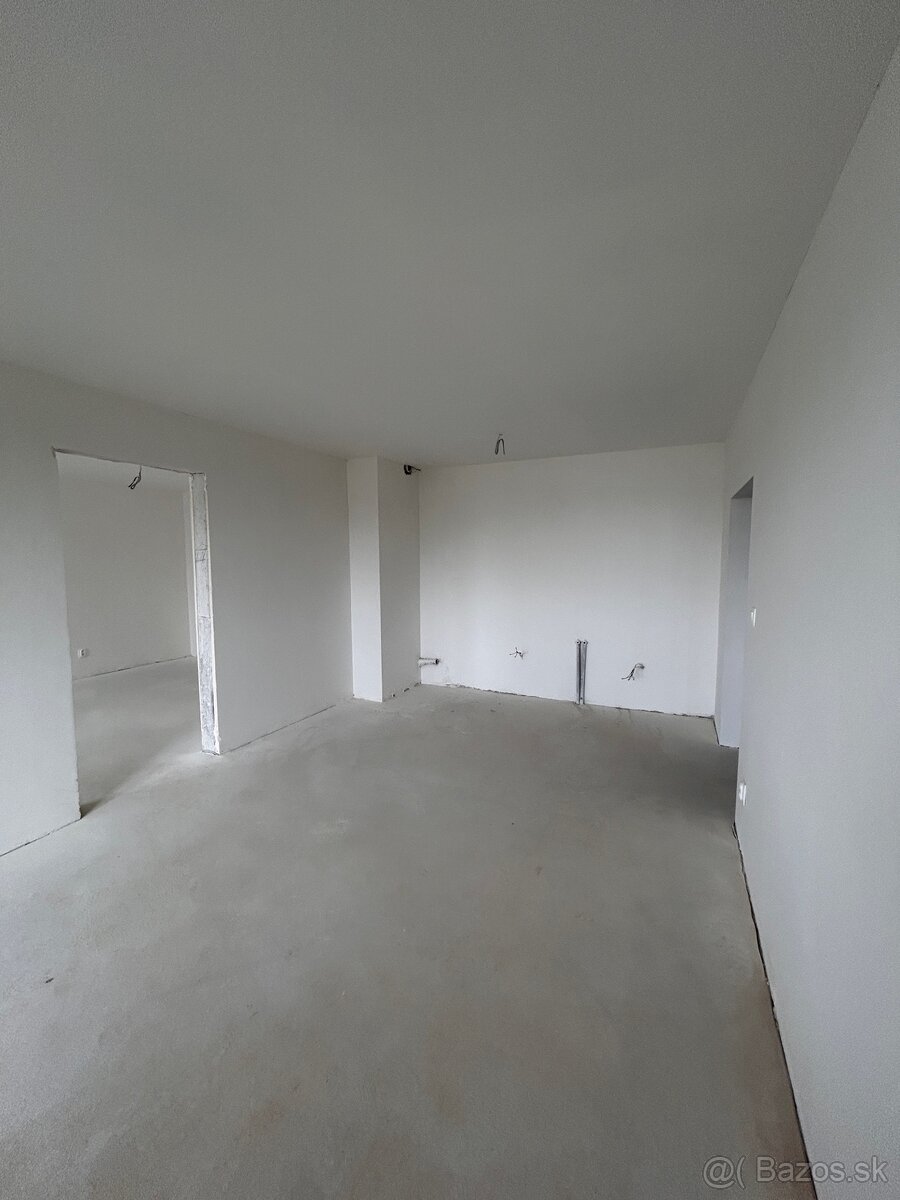 80m2 - 3izbový byt s balkónom