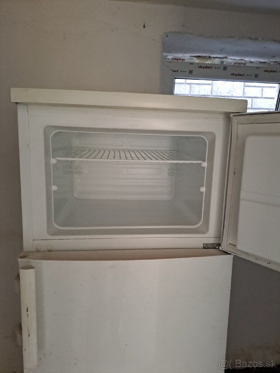 Chladnička s mrazákom Electrolux EJ2302 AOW2 PC 379