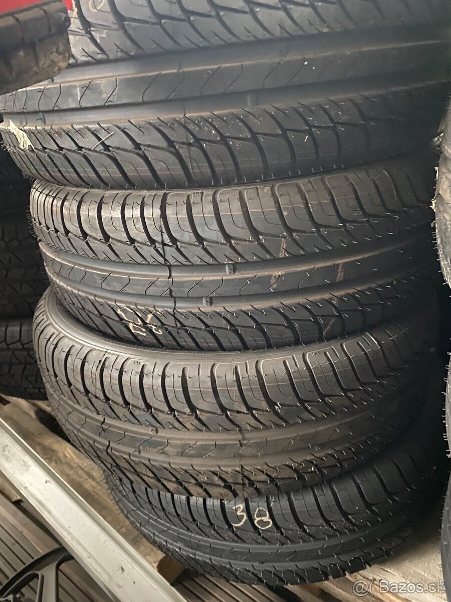 4x nove letni pneu kleber 215/65 R15 Cena je za ks