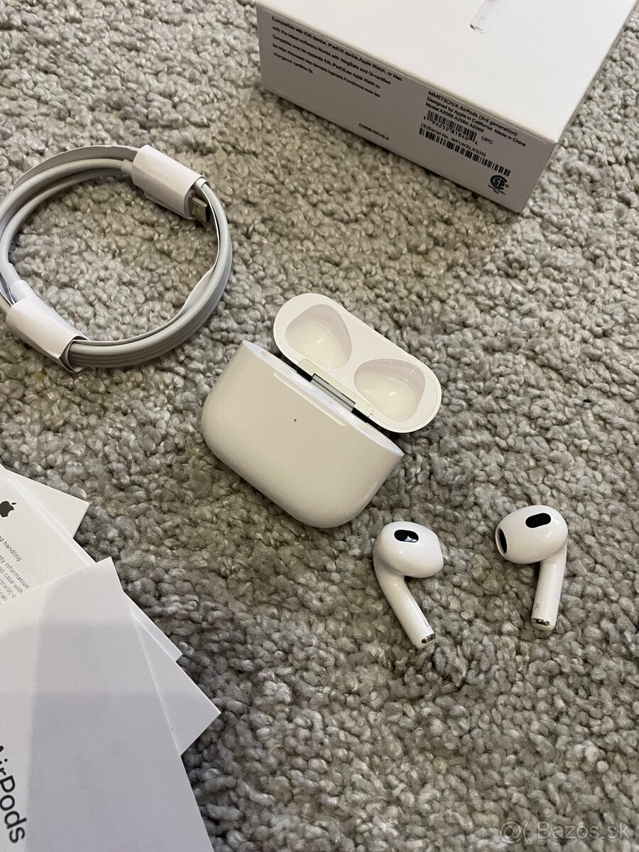 Apple AirPods (3. generácie) s nabíjacím puzdrom Magsafe