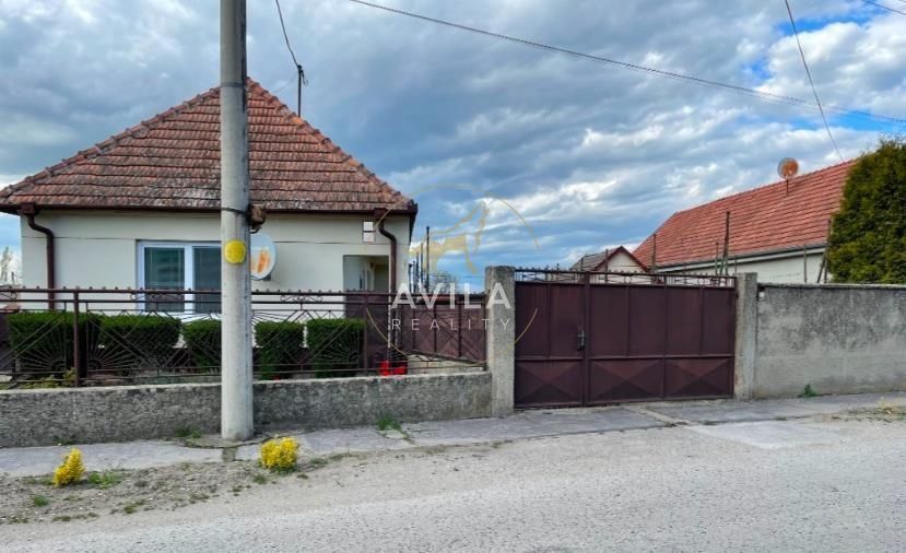 NA PREDAJ: veľký stavebný pozemok 2466m2 s RD - Veľké Úľany