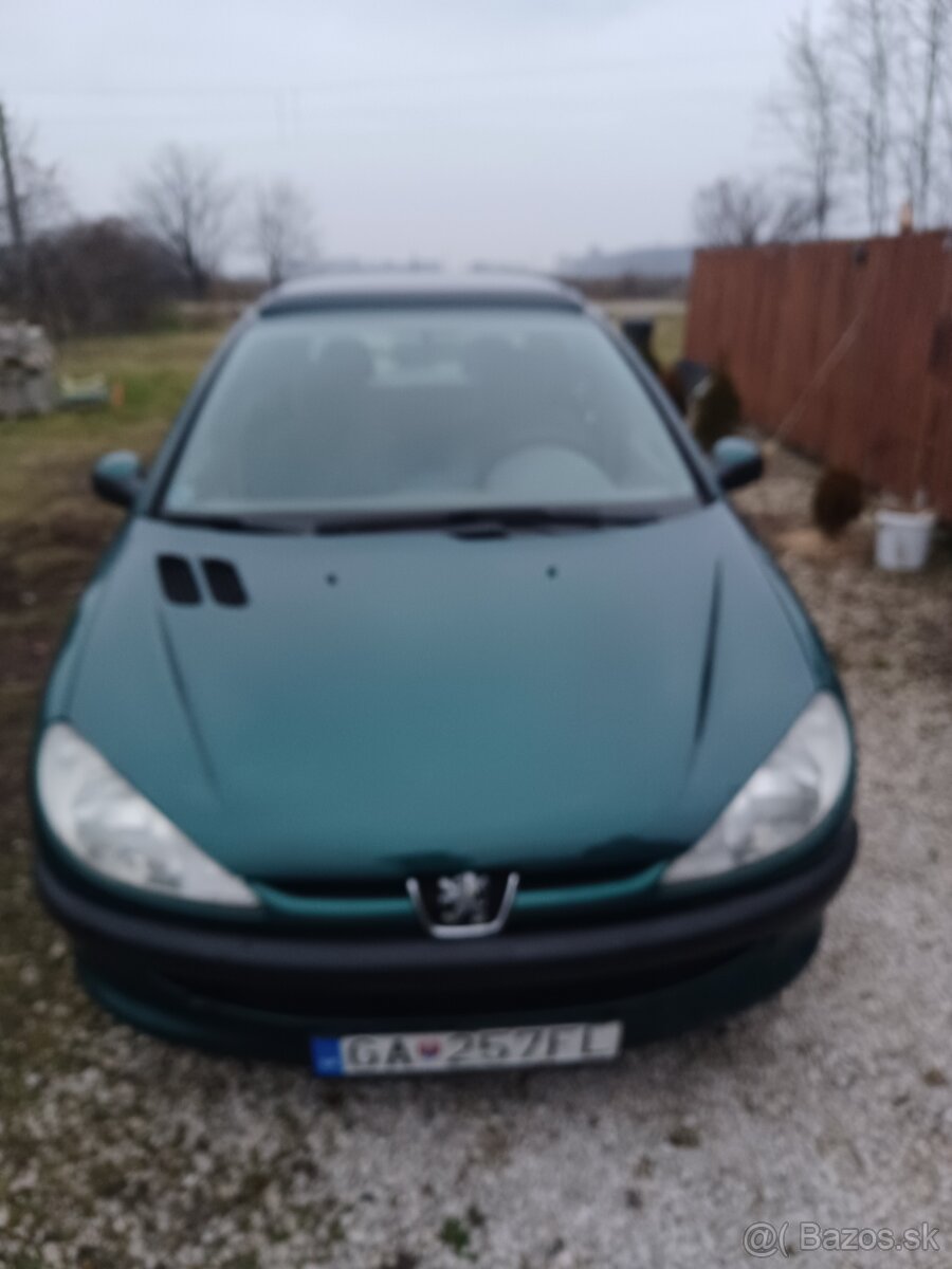 Ponúkam peugeot 206