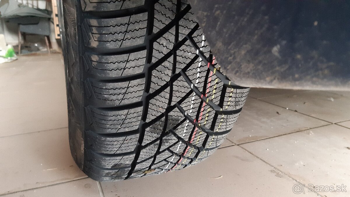 Zimné pneu 205/55 R16 + disky 5x120 BMW1 a 3