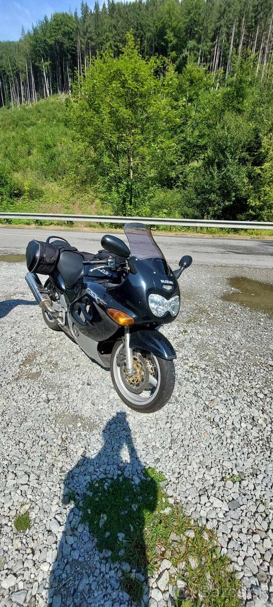 Suzuki GSXF 750