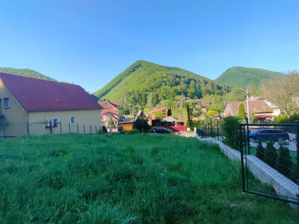 Predaj: Krásny stavebný pozemok 1023m2 v Lopušných Pažitiach