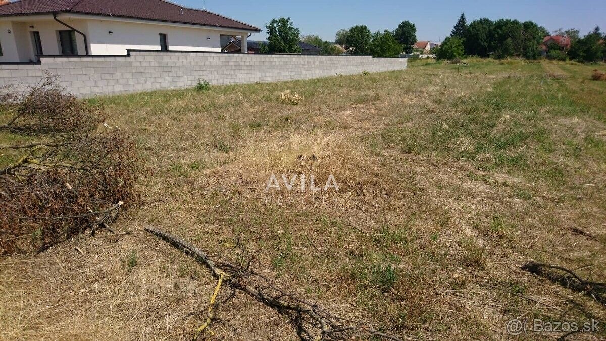 NA PREDAJ: 2 stavebné pozemky 721m2 a 704m2 - Červeník(Rúban