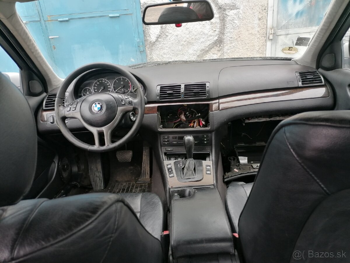 Čierny interiér bmw e46