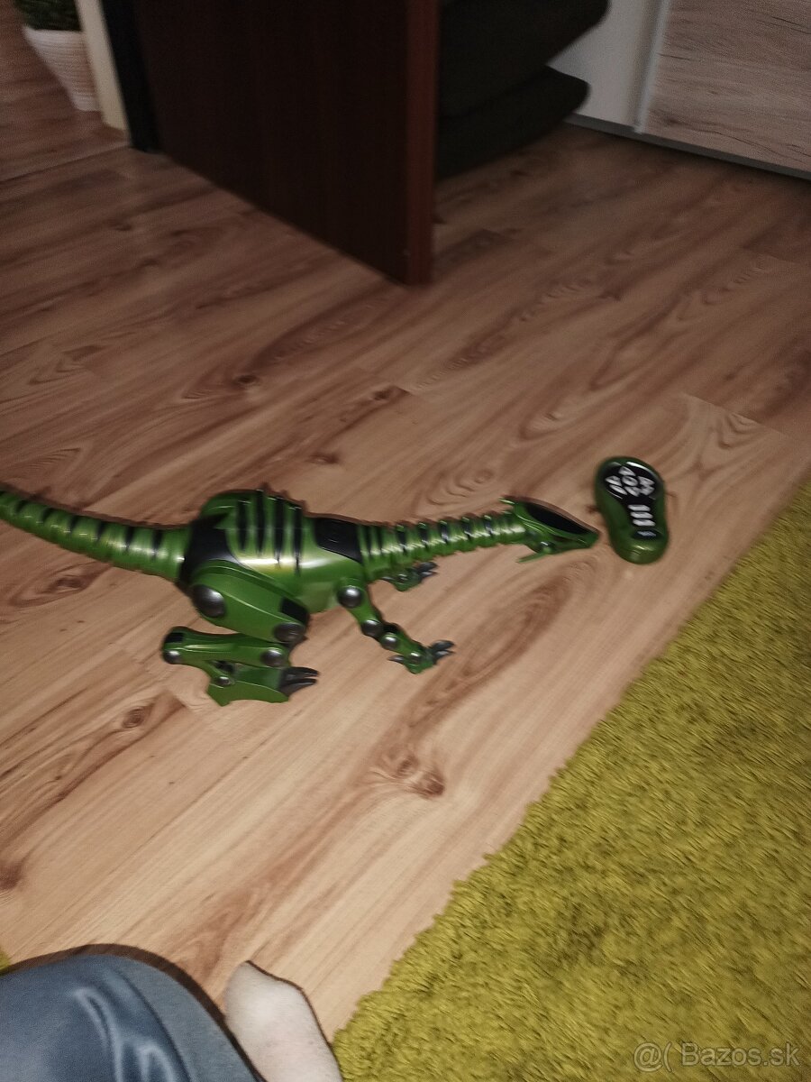 Robotický dinosabrus