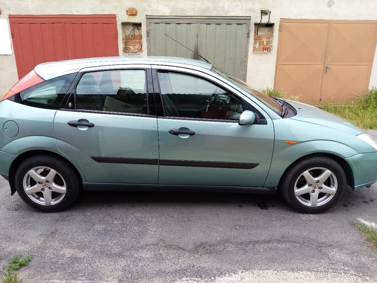 Ford Focus 1,6 benzín  Ghia