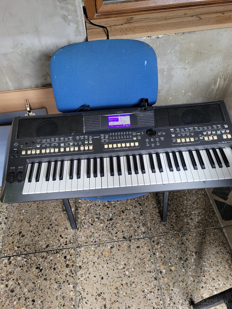 Yamaha psr-s670