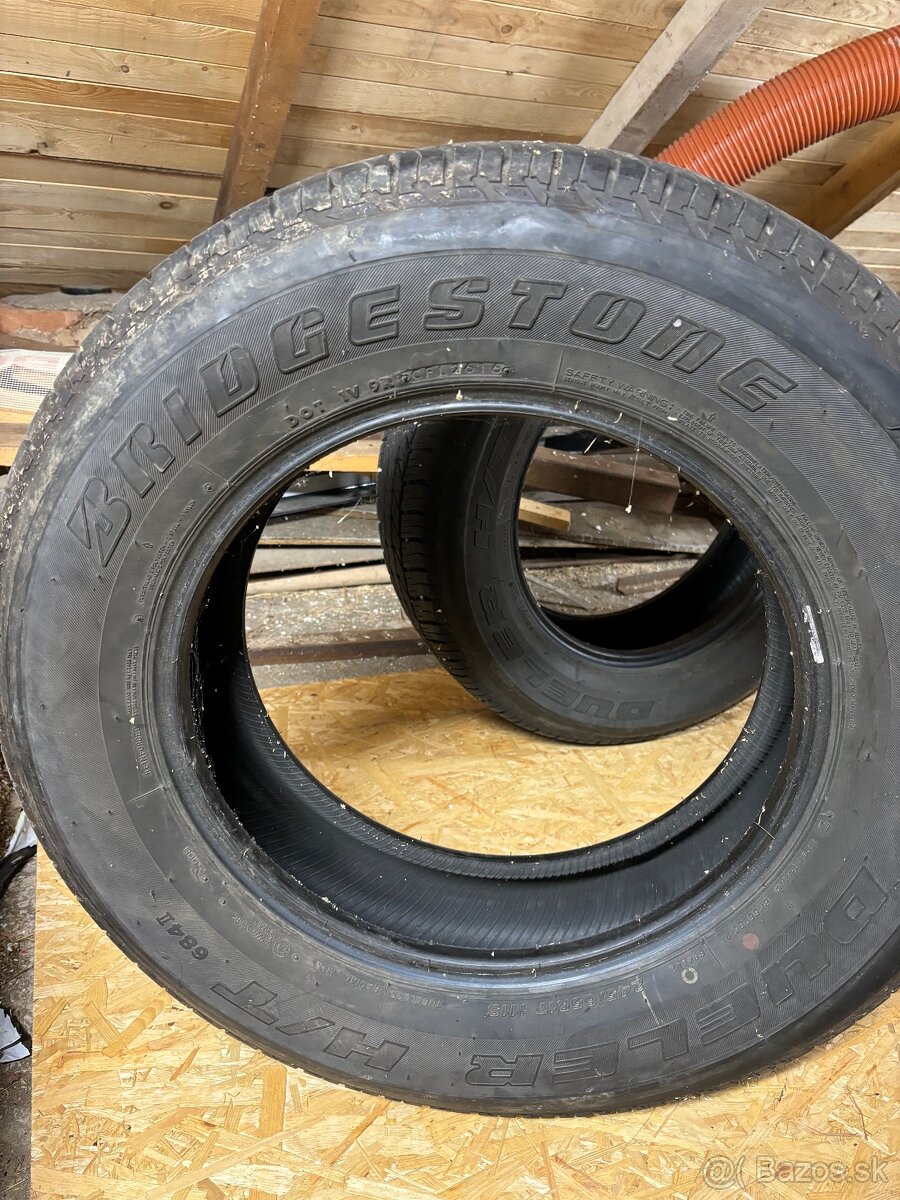 Pneu  245/65 R17