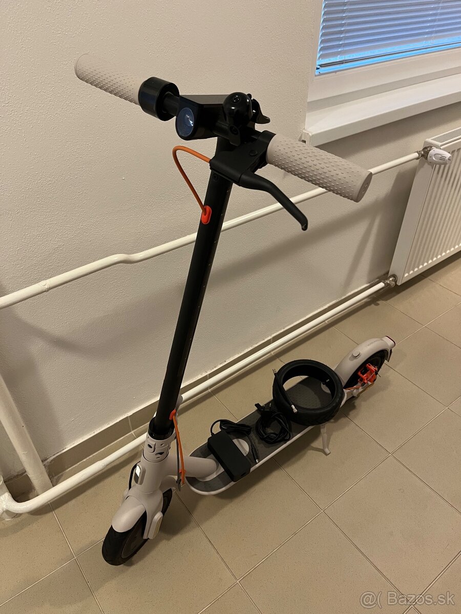 XIAOMI MI ELECTRIC SCOOTER 3 SIVÁ E-KOLOBEŽKA