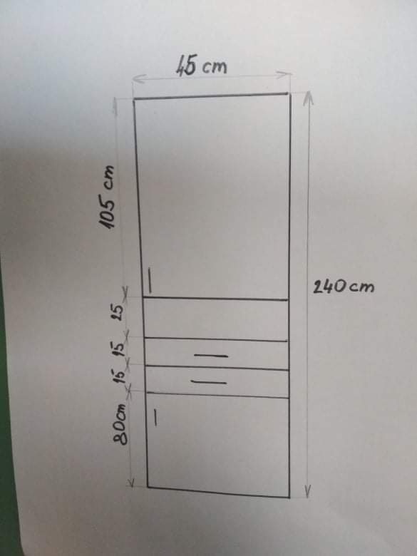 Pekna 240cm vysoka skrinka na predaj