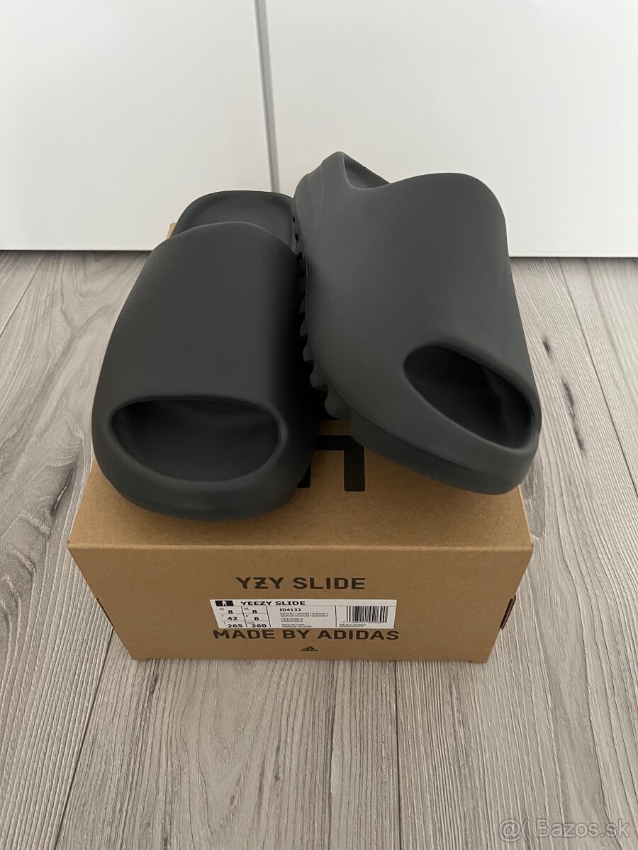 Adidas Yeezy slides, Granite (sivá) 42