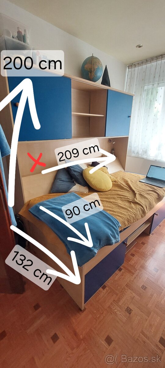 Drevená posteľ s periňákom a úložným priestorom
