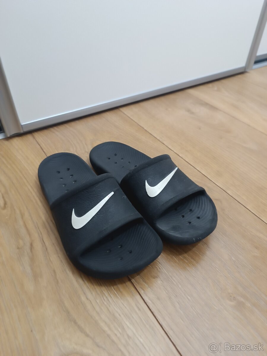 Šľapky NIKE 37