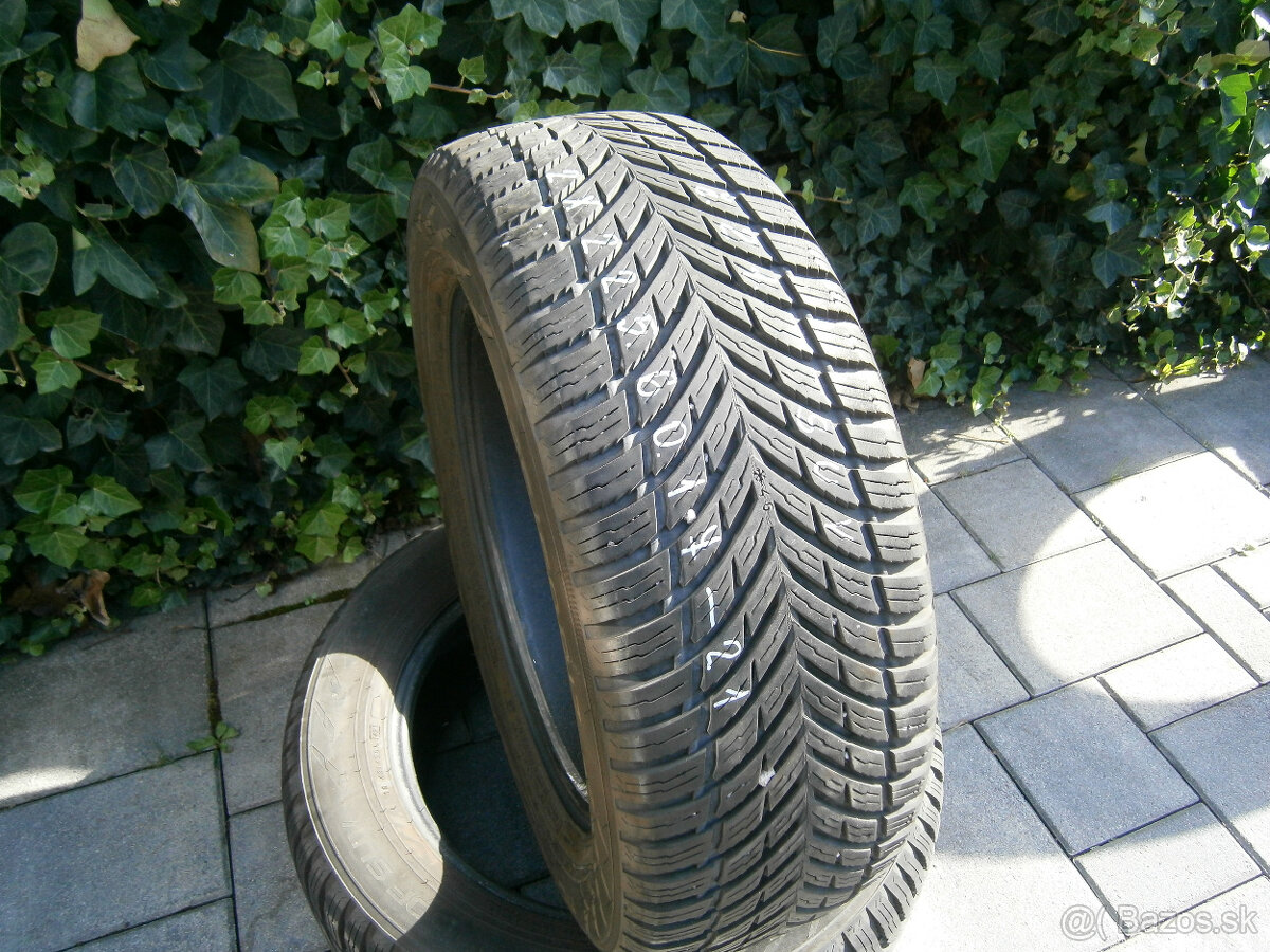 Predám 2x zimné pneu Nokian SUV 225/60 R17 103VXL