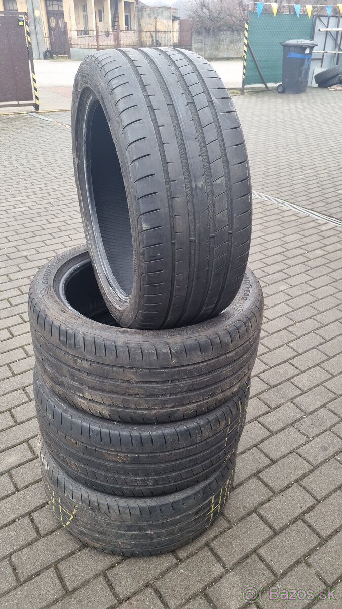 Goodyear 255/40r18