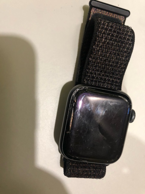 náramkové hodinky apple watch series 4