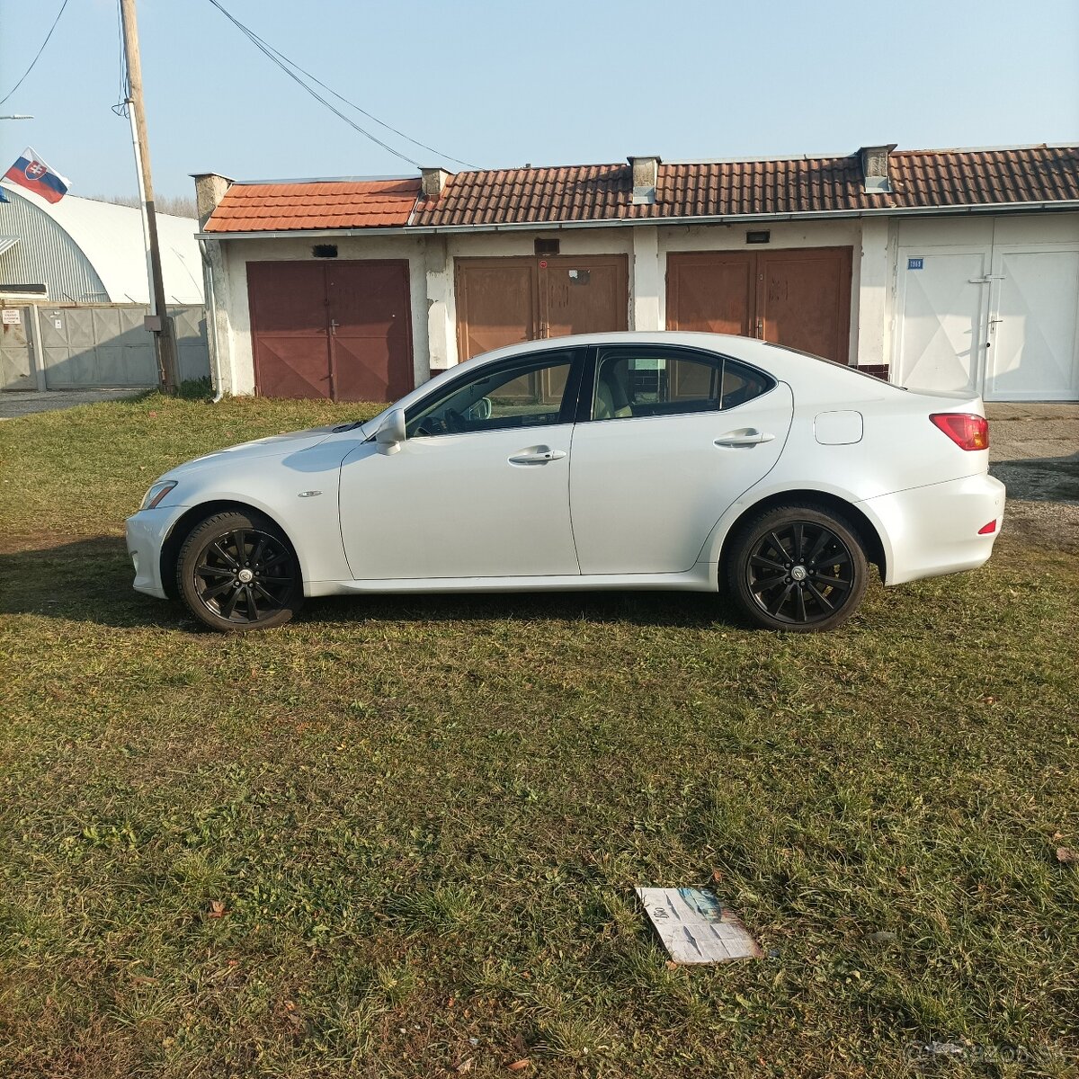 Lexus is 220d