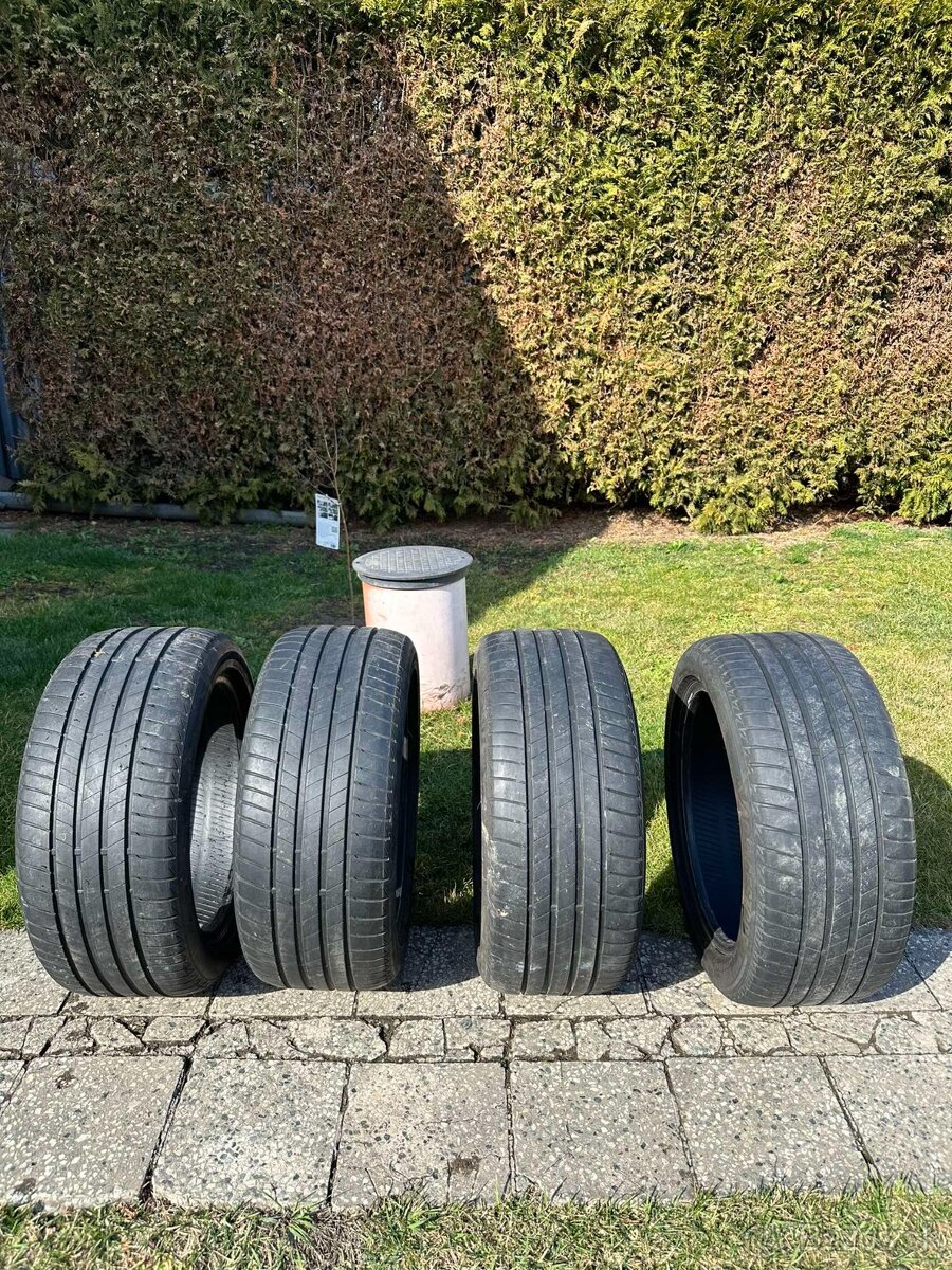 Predám Letne pneu Bridgestone 245/45 R17