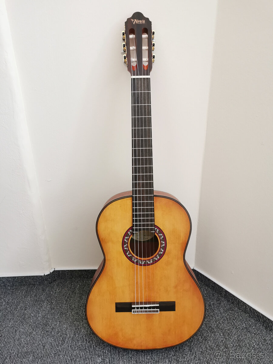 Klasická gitara s príslušenstvom