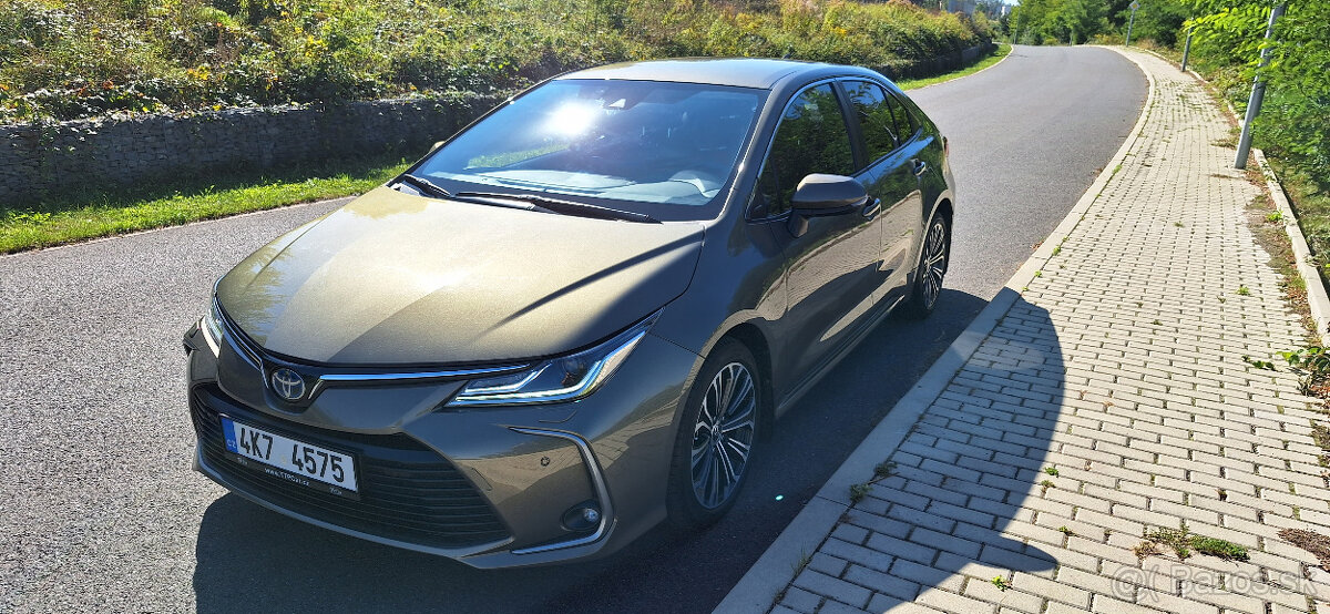 Toyota Corolla 1,8HSD, sedan