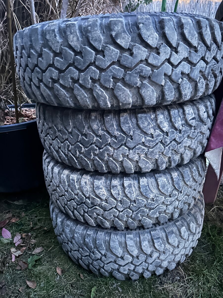 Predám pneumatiky 235/75 r15