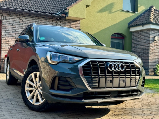 Audi: Audi Q3 45 TSFIe 245PS S-Line Šedá - Odpočet DPH