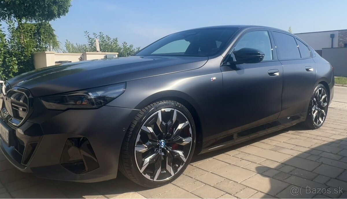 BMW i5 M60